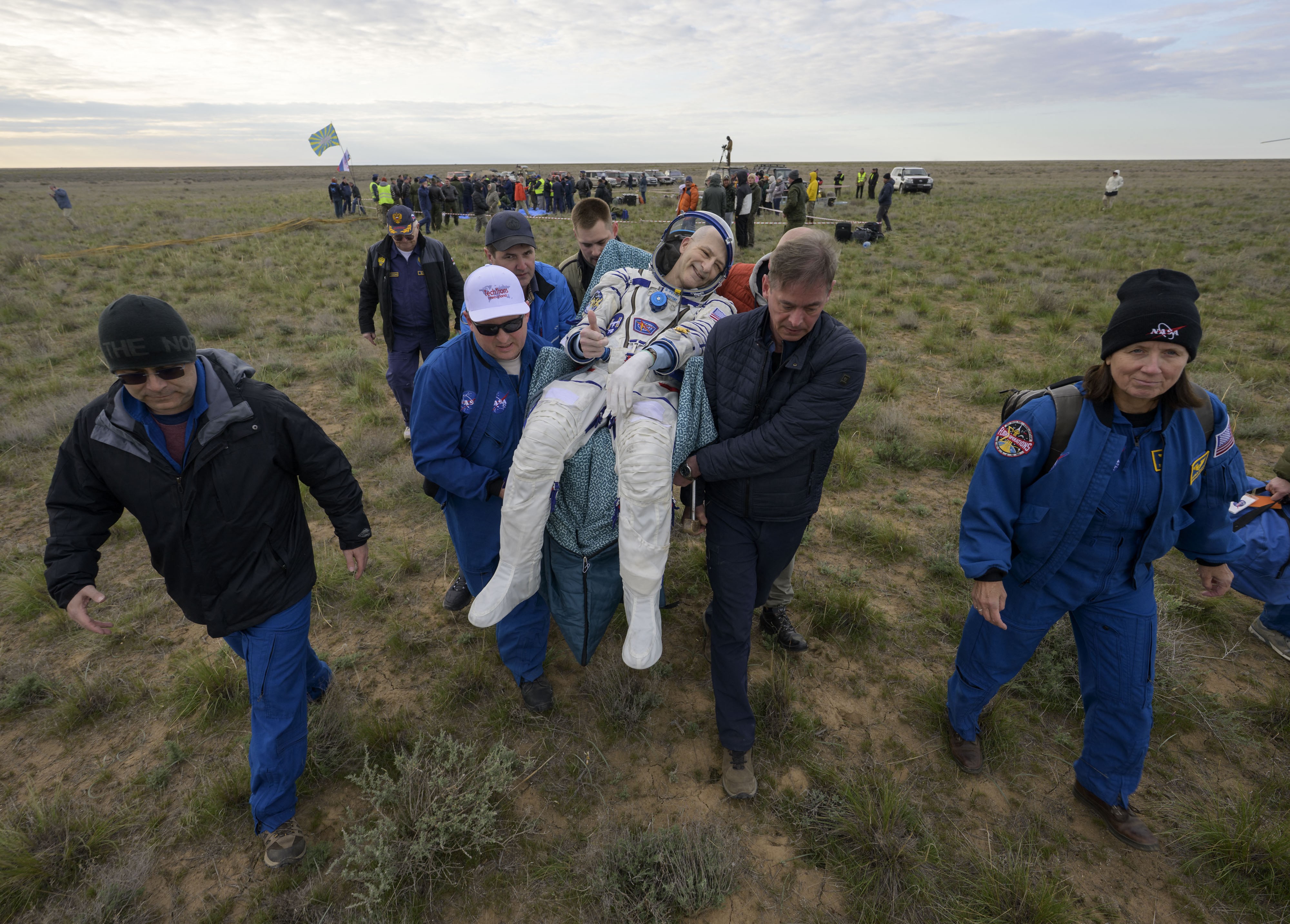 Astronauta Veterano Da NASA Retorna À Terra Aos 70