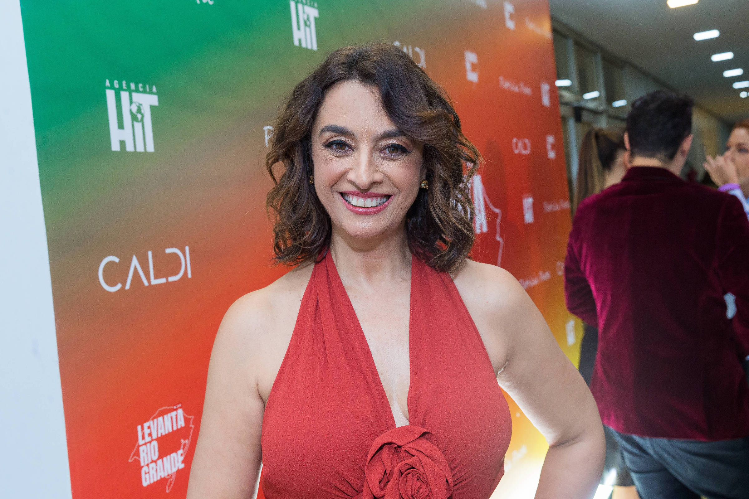 Cátia Fonseca Sai Da Band Após 7 Anos