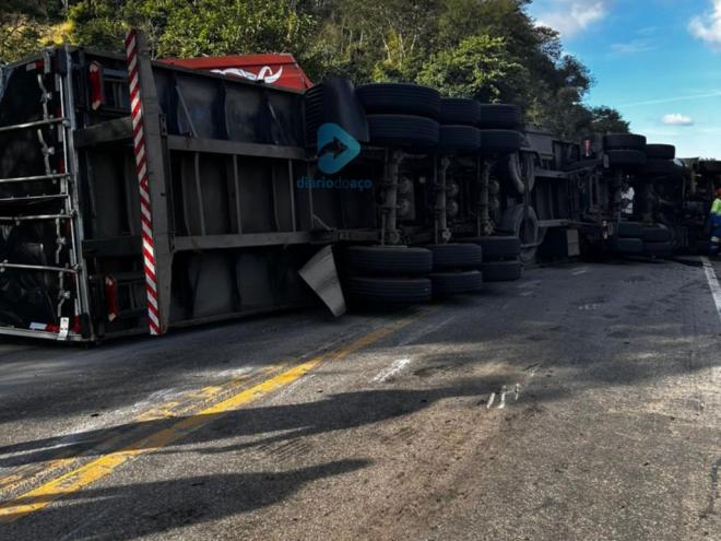 Colisão De Carretas E Carros Na BR-381