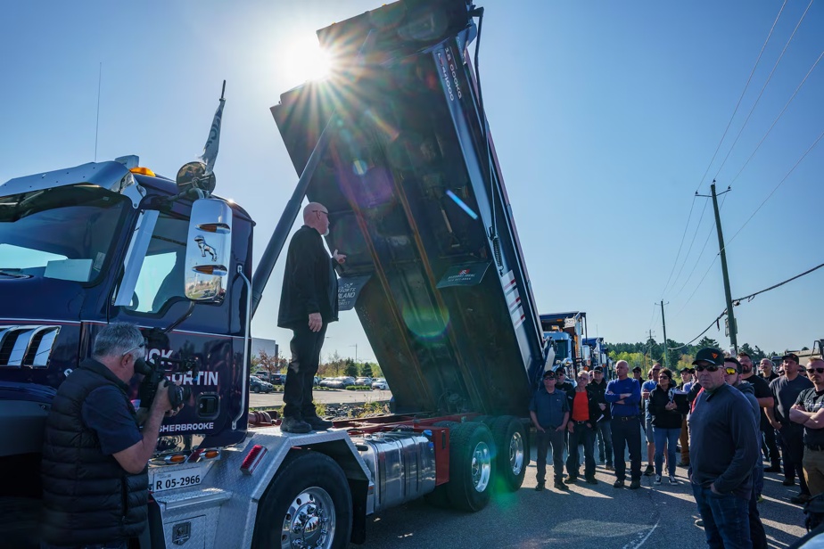 Convoi Québec: Camionneurs Manifestent Contre Legault