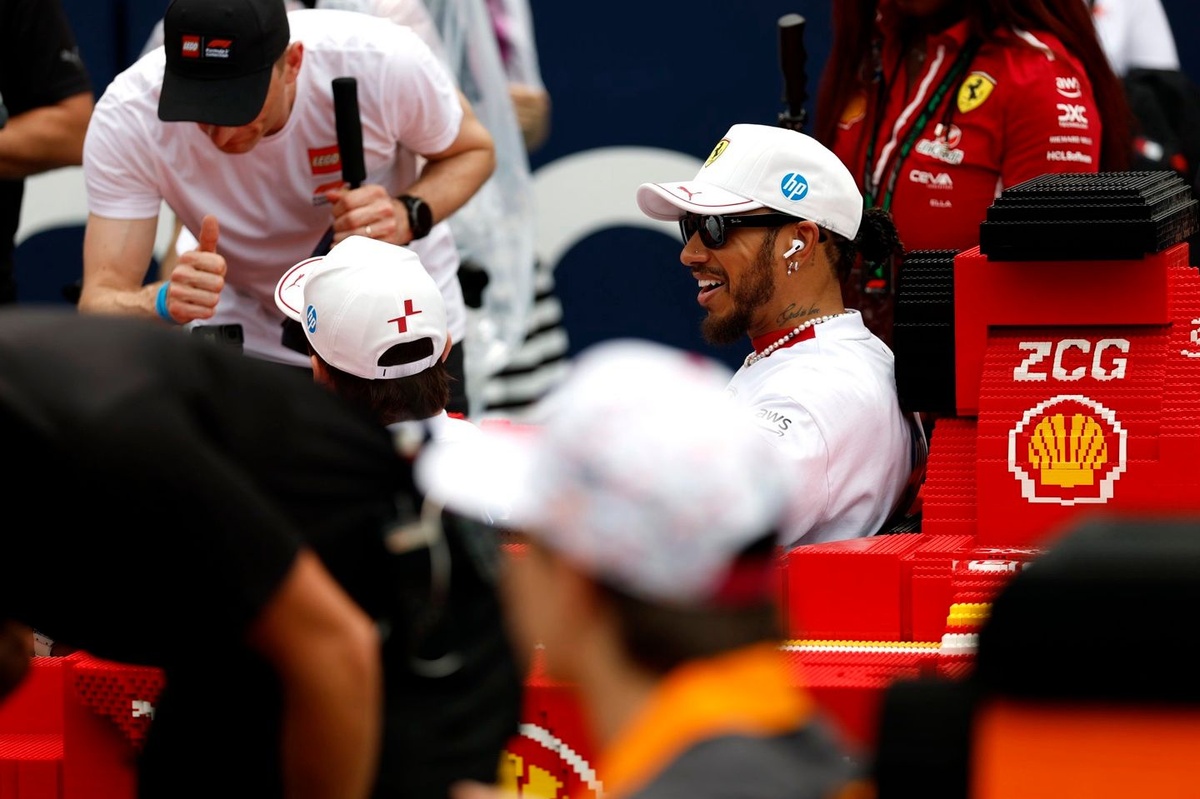 F1: Hamilton Ragukan Kecepatan Ferrari