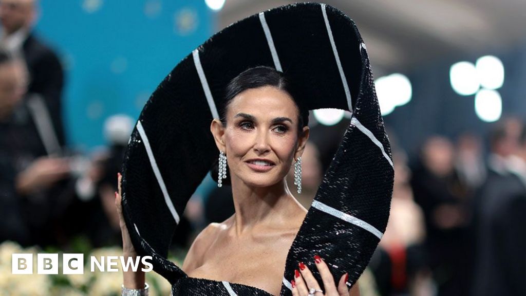 Met Gala 2025 Red Carpet: Star-Studded Arrivals
