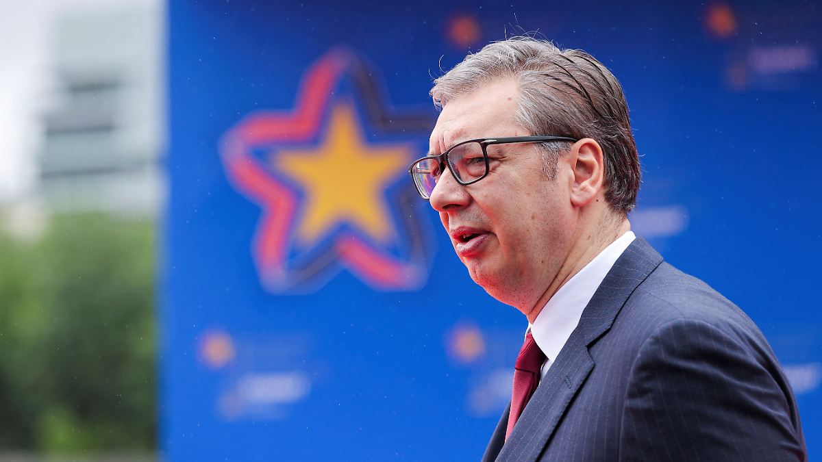 Serbien: Präsident Vucic, Anhaltende Proteste & Wahlen