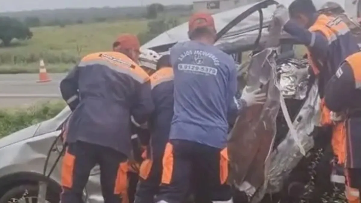 Tragédia Na BR-324: Carro E Caminhão Colidem; Três Vítimas