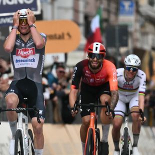 Van Der Poel Juara Monument: Ungguli Ganna Dan Pogacar