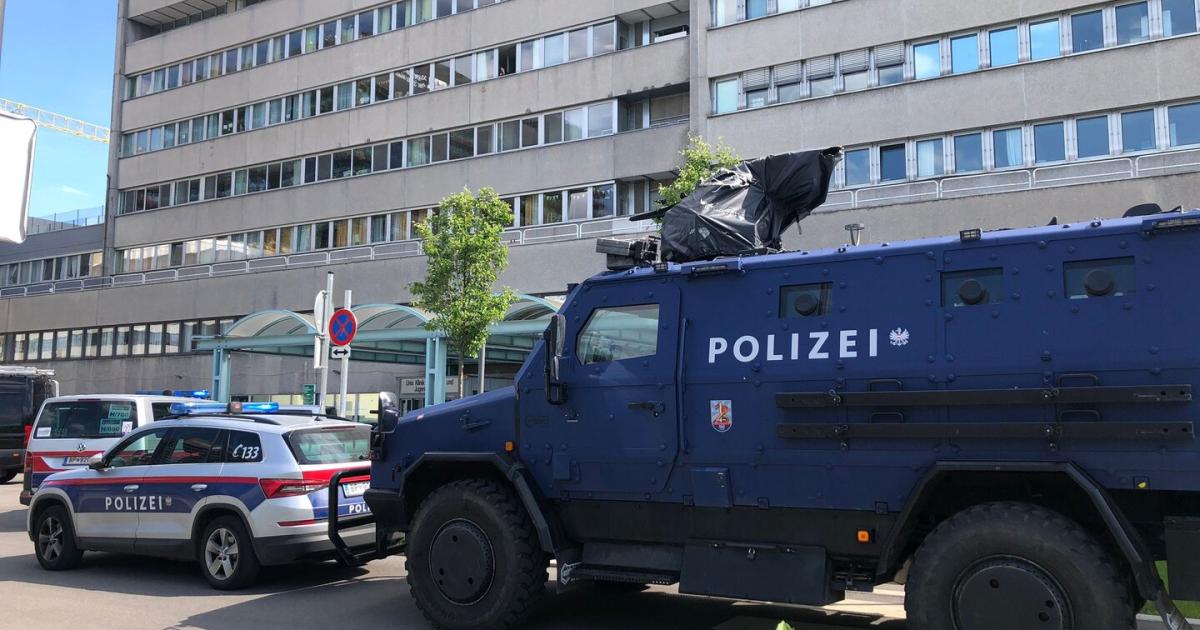 Wiener AKH: Großer Polizeieinsatz Wegen Bewaffnetem Mann